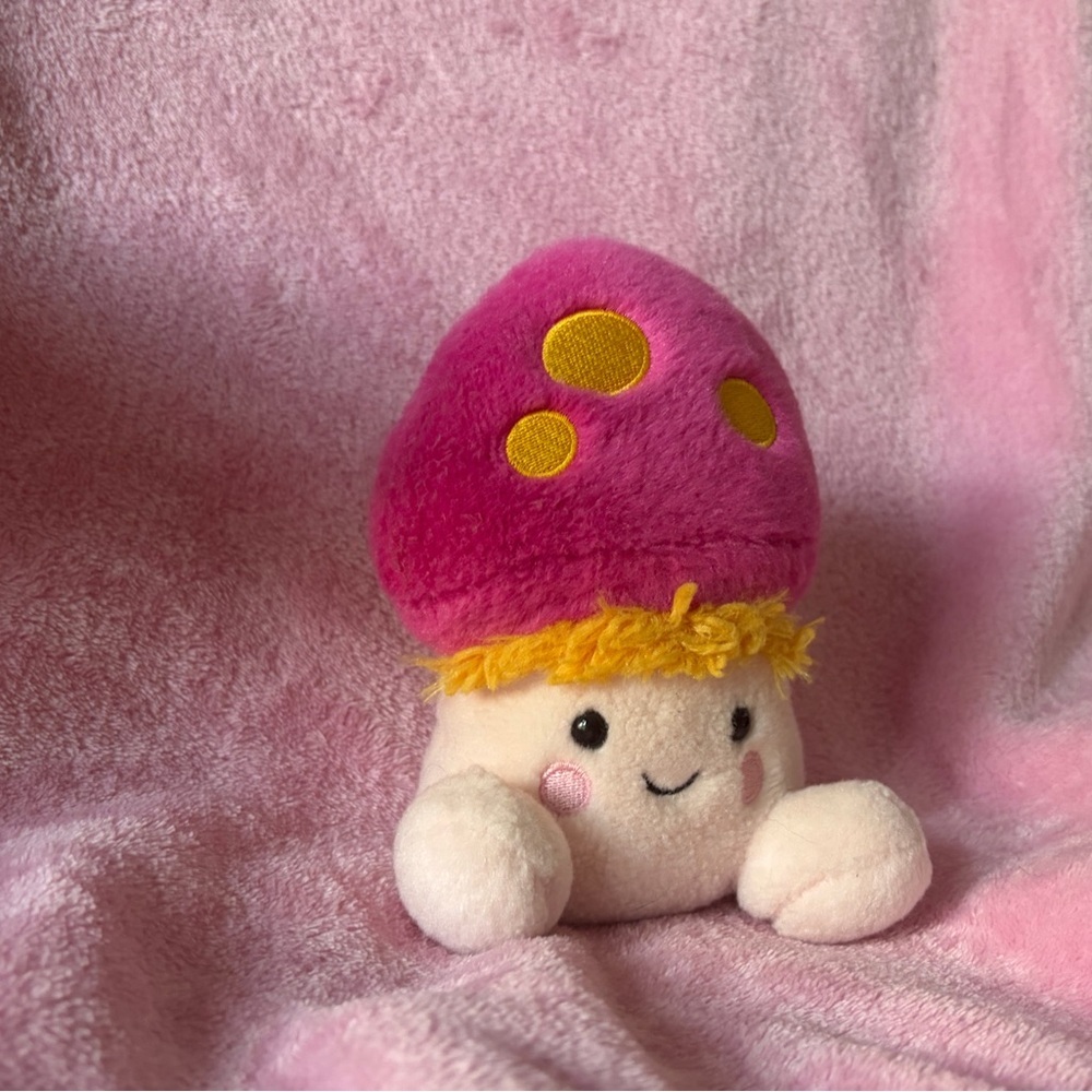 Palm pals mushroom